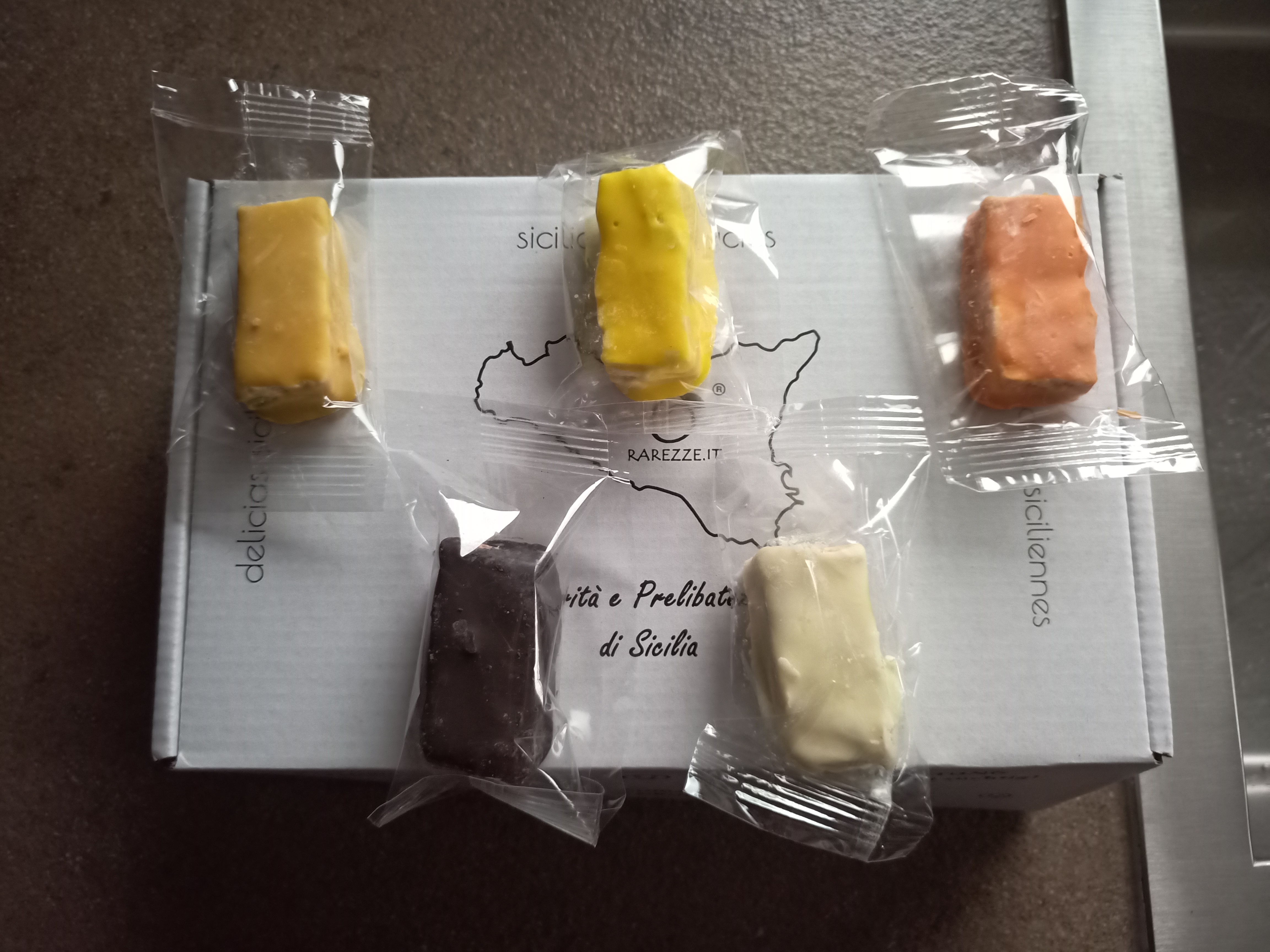 Rarezze Torroncini Assortiti Cioccolato Scatola Cuore