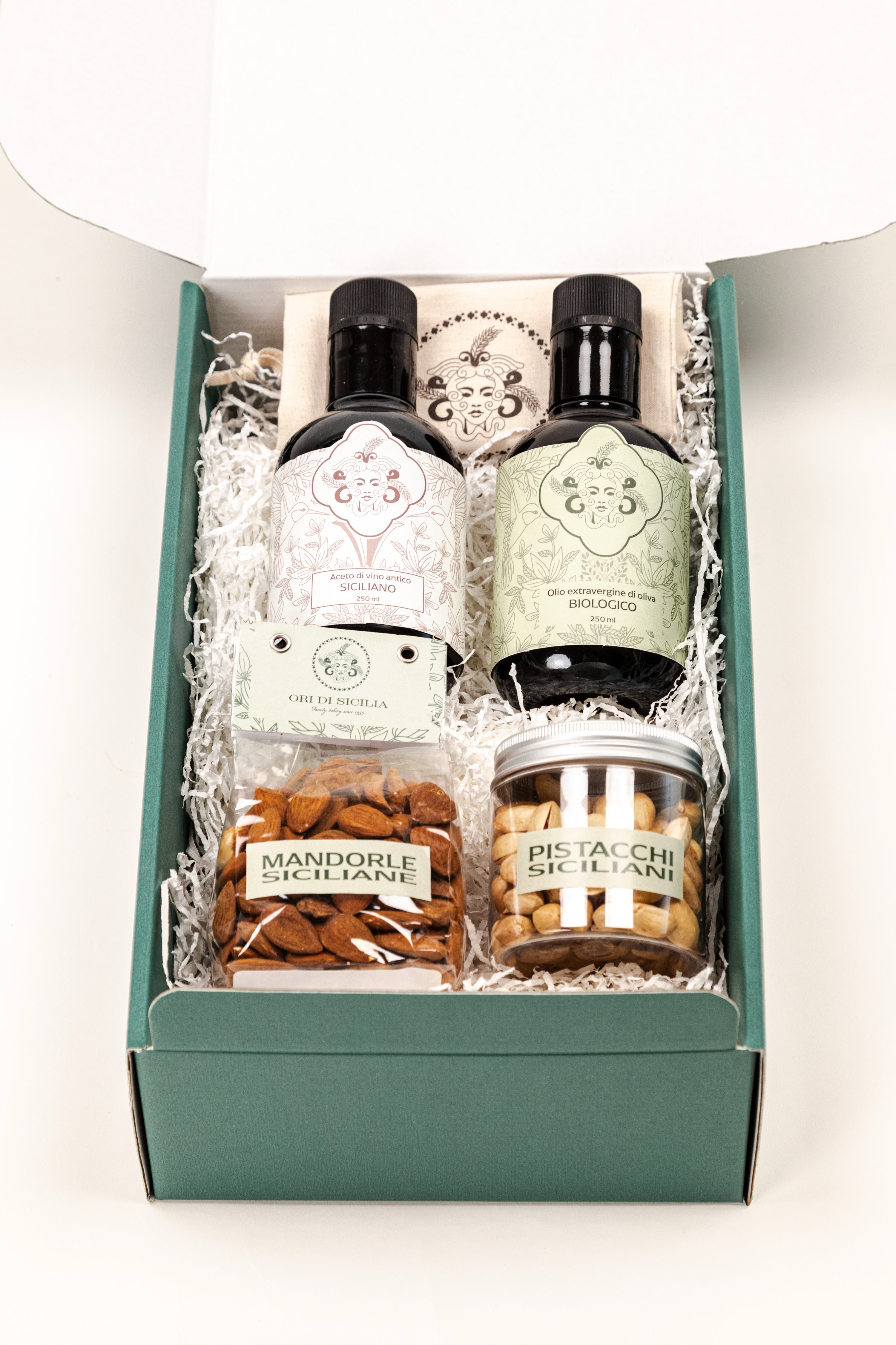 Ori di Sicilia Box Trinacria cesto olio aceto frutta secca bio